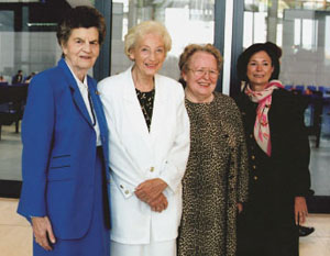 von links: Liselotte Funcke, Annemarie Renger, Agnes Hürland-Büning, Ursula Männle