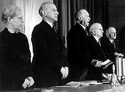 Konrad Adenauer verkündet das GG