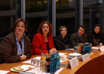 Fotografie: Vorsitzende des Ausschusses für Familie, Frauen Kerstin Griese, SPD und Ausschussvorsitzende für Kultur und Medien, Monika Griefahn, SPD