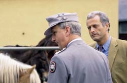 Ramsauer (rechts) mit Oberstleutnant Hoppe von den Gebirgsjägern.