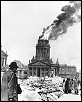 Fotografie des Berliner Gendarmenmarkt nach einem Bombenangriff