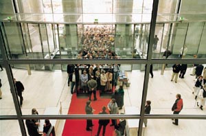 Großer Andrang beim Bundestag: Besonders an den Tagen der Einblicke und Ausblicke hatte die Parlamentspolizei alle Hände voll zu tun.