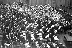 Blick in den Reichstag am 30. 10. 1930 - rechts die Fraktion der NSDAP in Braunhemden