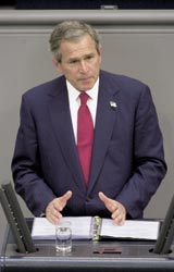 George W. Bush spricht im Bundestag.