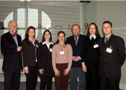 Foto der Begrüßung von fünf Stipendiaten aus Serbien und Motenegro durch Präsident Thierse und Wolfgang Börnsen, MdB