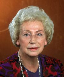 Portrait der Bundestagspräsidentin a.D. (1972-1976) Annemarie Renger 