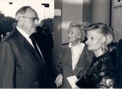 v.l.: Helmut Kohl, Annemarie Renger, Hannelore Kohl 1989.