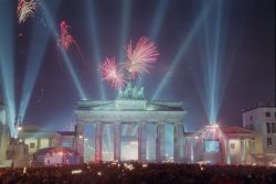 Silvesterfeuerwerk über dem Brandenburger Tor