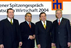 Bundeskanzler Schröder beim Spitzengespräch mit Vertretern aus der Wirtschaft