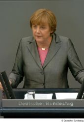 Angela Merkel, MdB, Fraktionsvorsitzende der CDU/CSU bei einer Rede vor dem Deutschen Bundestag