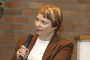 Bild: Sibylle Laurischk mit Mikrofon