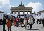 Bild: Schautafeln vor dem Brandenburger Tor