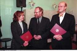 Wolfgang Thierse mit Preisträgern: Dr. Suzanne Schüttemeyer und Dr. Arnd Uhle.