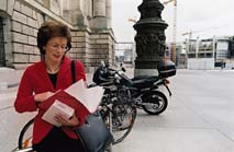 Montag, 2. Juli 2001, 8.50 Uhr: vor der Sitzung der Berichterstatter der Enquete-Kommission, Marie-Luise Dött, CDU/CSU.