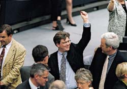 Freitag, 6. Juli 2001, 12.00 Uhr: namentliche Abstimmung, Eckart von Klaeden, CDU/CSU.