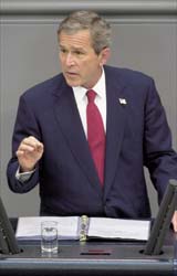 George W. Bush spricht im Bundestag.
