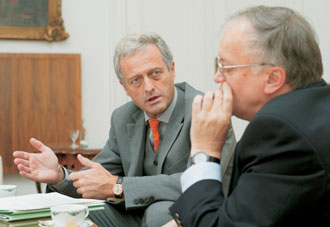 Peter Ramsauer (links)