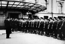 Einmarsch von SA und SS zur Einschüchterung der Opposition am 23. März 1933