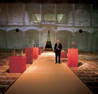 Norbert Lammert in einer Archäologie-Ausstellung im Berliner Martin-Gropius-Bau