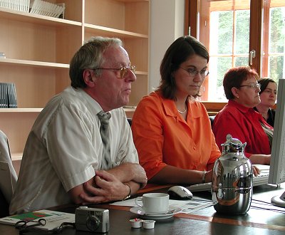 Fotografie von Klaus Haupt, FDP, am PC während der Onlinekonferenz