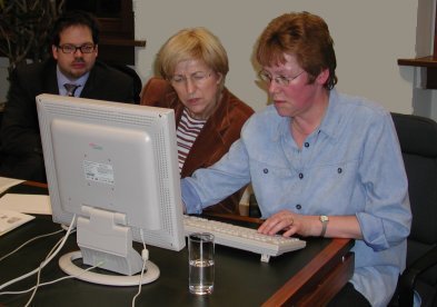 Fotografie von Ina Lenke, FDP, am PC während der Online-Konferenz