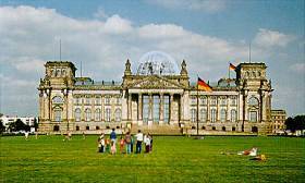 Picture of the Reichstag with the new dome