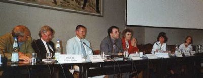 Fotografie der Öffentlichen Anhörung vom 2. Juli 2001 in Jena