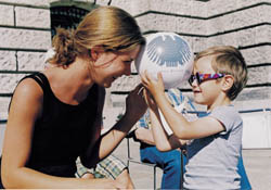 Souvenier zum Spielen: Ball mit Bundestagsadler.