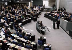 Rede des Kanzlers in der Sondersitzung.