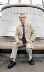 Hans-Eberhard Urbaniak auf der Dachterrasse des Reichstagsgebäudes.