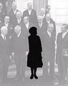 Bild: Frauen-Silhouette zwischen Kabinettsmitgliedern