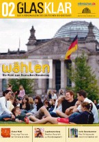 Die Titelseite von Glasklar zeigt Jugendliche vor dem Reichstagsgebäude