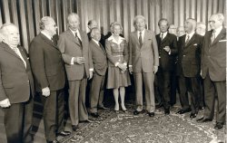 Feier 25 Jahre Bundestag. v.l.: Heinrich Hellwege, Richard Stücklen, Dr. Kurt Georg Kiesinger, Dr. Eugen Gerstenmaier, Annemarie Renger, Prof. Dr. Carlo Schmid, Willy Brandt, Erich Mende, Dr. Richard Jaeger