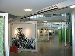 Ausstellung 'In bester Verfassung ?! 50 Jahre Grundgesetz 1949-1999' im Paul-Löbe Haus