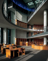 Der Bibliothekslesesaal im Marie-Elisabeth-Lüders-Haus, Foto: Deutscher Bundestag / studio kohlmeier