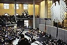 Bild: Blick in den Plenarsaal des Bundestages während der Debatte zur Vertrauensfrage