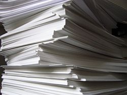 Papierstapel mit Bewerbungen für das IPP