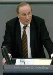 Dr. Willfried Penner hinter dem Rednerpult