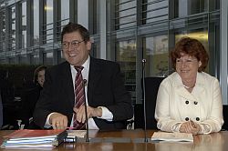 Konstituierende Sitzung, Vorsitzende Ulla Burchardt (r.) und Obmann Jörg Tauss