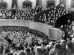 Blick in die Berliner Kroll-Oper während der Sitzung 