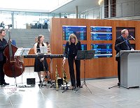 Musiker, Wolfgang Thierse am Rednerpult