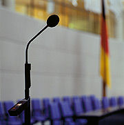 Bild: Mikrofon im Plenarsaal