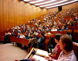 Sudenten bei einer Vorlesung im Hörsaal der Universität Bochum