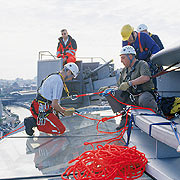 Bild: Abseiler in Brust- und Hüftgurt