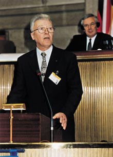 Klaus Bühler vor der letzten WEU-Versammlung.