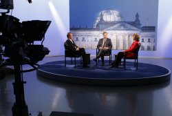 v.l. Dr. Rainer Wend (SPD), Moderator Sönke Petersen, Dagmar Wöhrl (CDU/CSU) - zum Thema: Jobkrise, was hilft jetzt