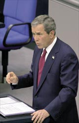 George W. Bush spricht im Bundestag.