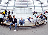 Nach getaner Arbeit: Chillen unter der Kuppel des Reichstagsgebäudes.