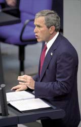 George W. Bush spricht im Bundestag.