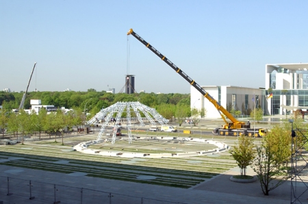 Bau der Bundestagsarena vor dem Paul-Löbe-Haus